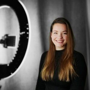 PEWNOŚĆ SIEBIE PRZED KAMERĄ